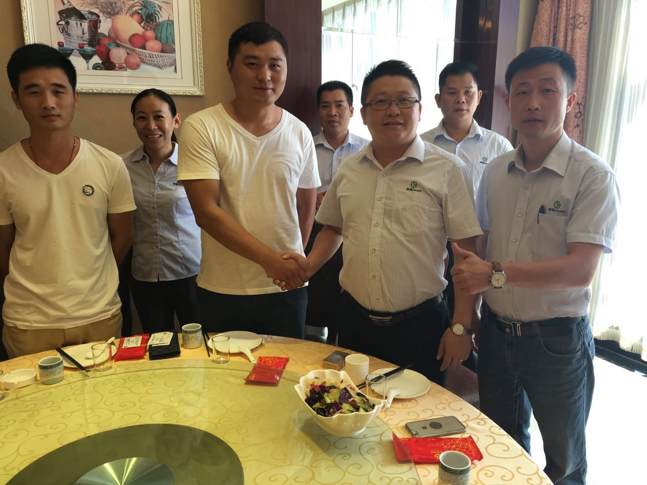漆強(qiáng)化工家具漆廠家河北石家莊走訪客戶